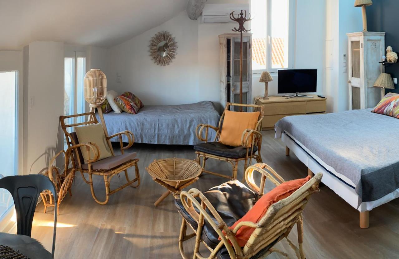 Les Nuits Etoilees, Studio Terrasse Apercu Mer, Tres Lumineux, Ac, 100M Du Port Sanary Exterior foto